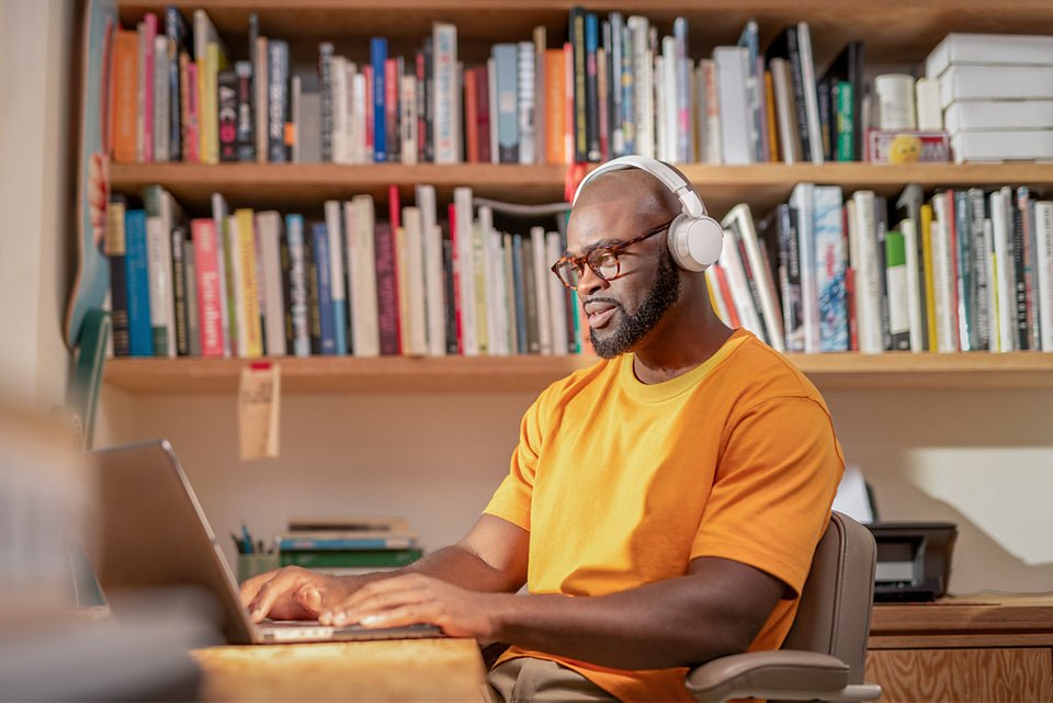 Philips TAH3209WT/00 hoofdtelefoon/headset Draadloos Hoofdband Oproepen/muziek Bluetooth Wit TAH3209WT/00 - Compridis