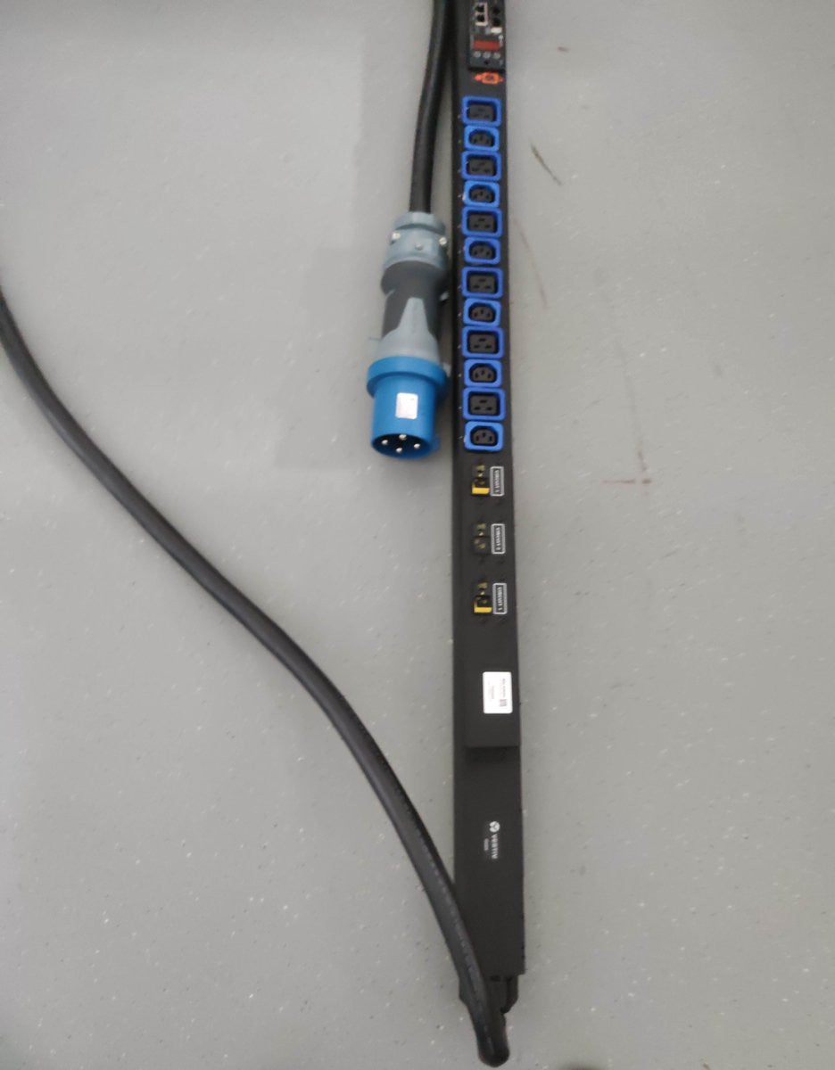 VERTIV Monitored Unit Level ec 32A 230V Vertical 36 Locking iec C13 6 C19 GI39740L-B