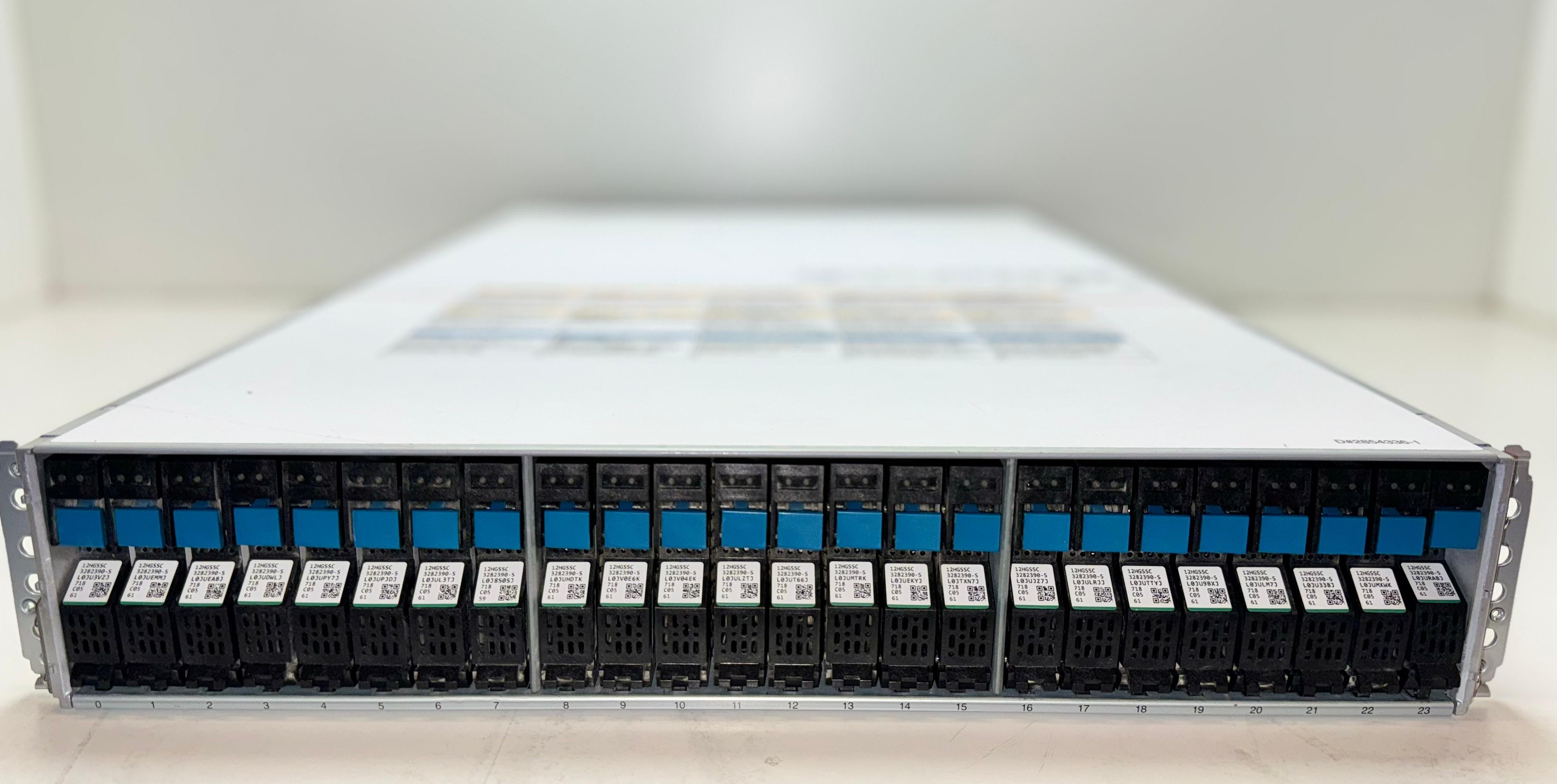 HITACHI HDD Storage 2X Contr 2X PSU 24X 1.2TB HD R0623-F0001-01